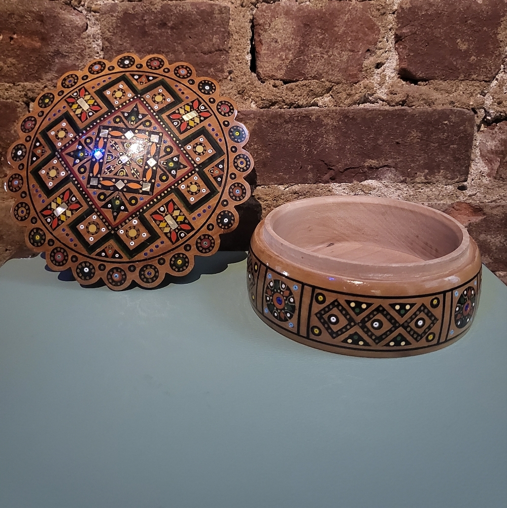 Round Wooden box, Vintage 1970s